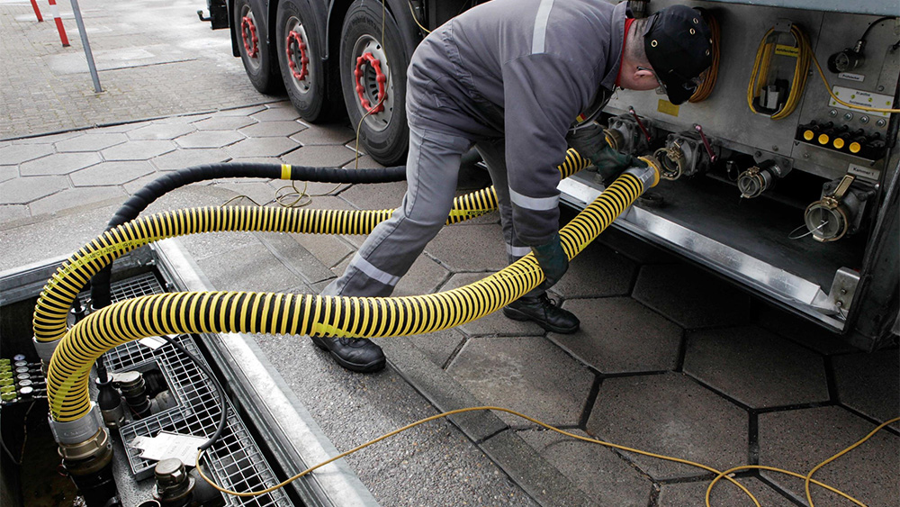 Izoflex what do you need to know about tank truck discharge hoses